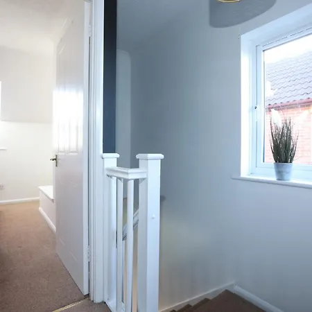 Palmers Leaze, Cosy Near Aztec West With Free Parking, Perfect For Professionals And Contractors Bristol