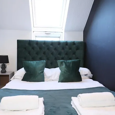 Palmers Leaze, Cosy Near Aztec West With Free Parking, Perfect For Professionals And Contractors