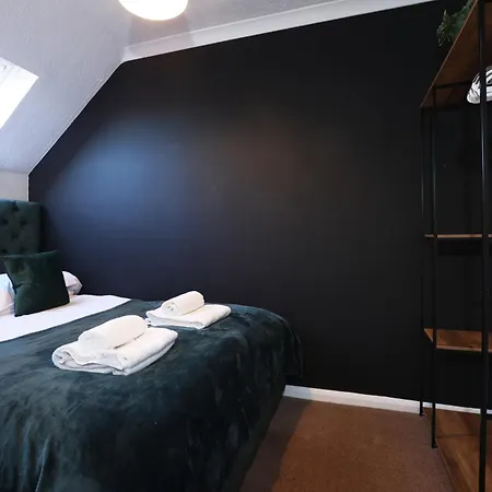Palmers Leaze, Cosy Near Aztec West With Free Parking, Perfect For Professionals And Contractors דירה בריסטול