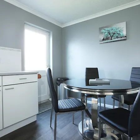 Palmers Leaze, Cosy Near Aztec West With Free Parking, Perfect For Professionals And Contractors * Bristol